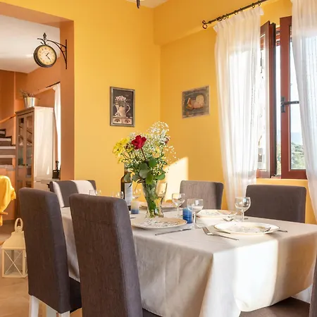 펜션 Magda's House Mikrá Mandínia