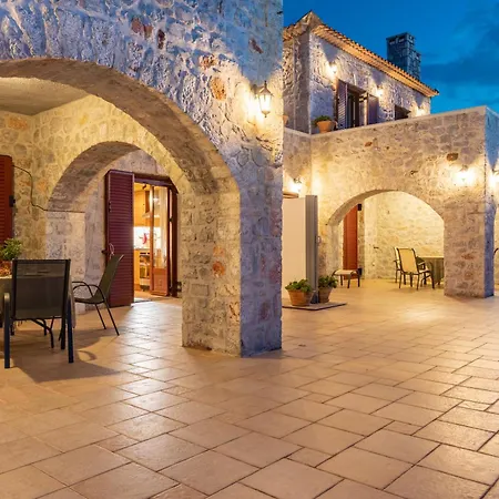 Magda's House * Mikra Mandinia