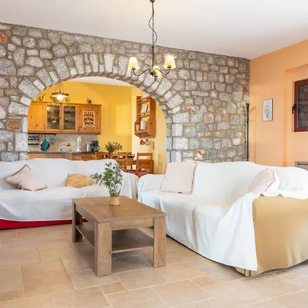 Magda's House * Mikrá Mandínia